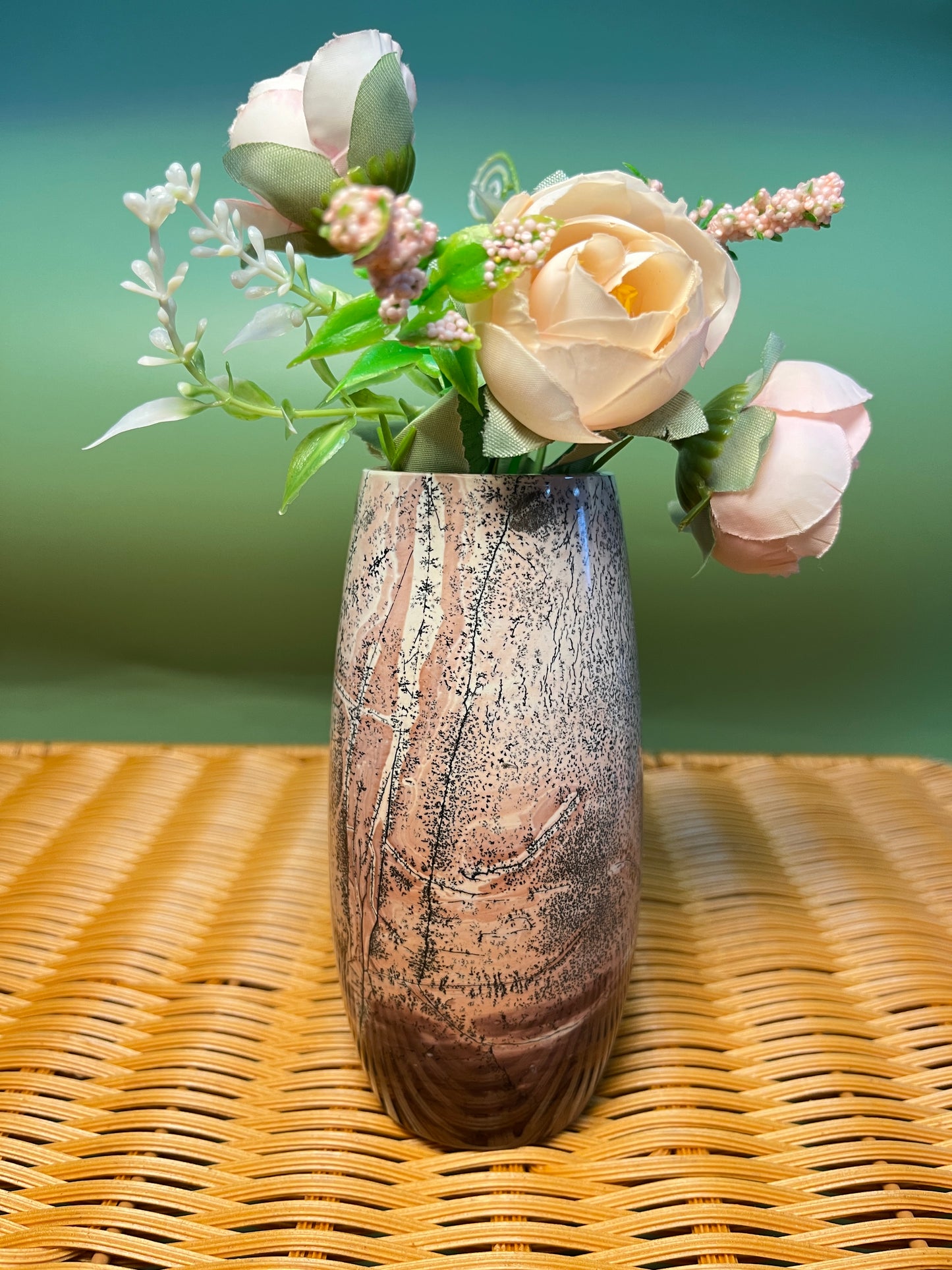 Picture jasper vase F1008