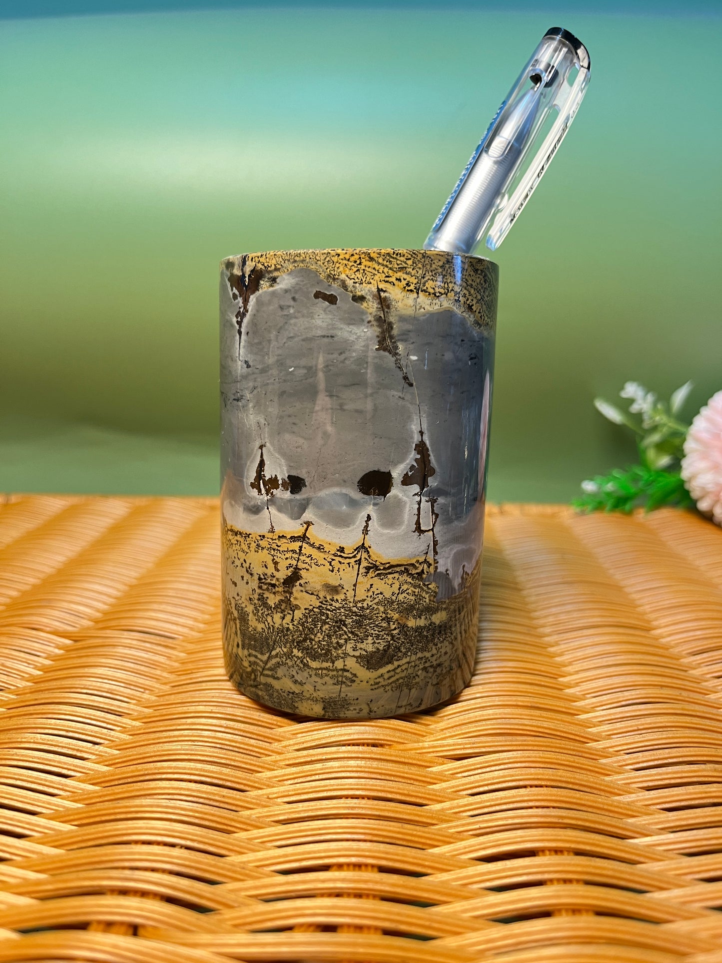 E1008 Picture jasper pen holder