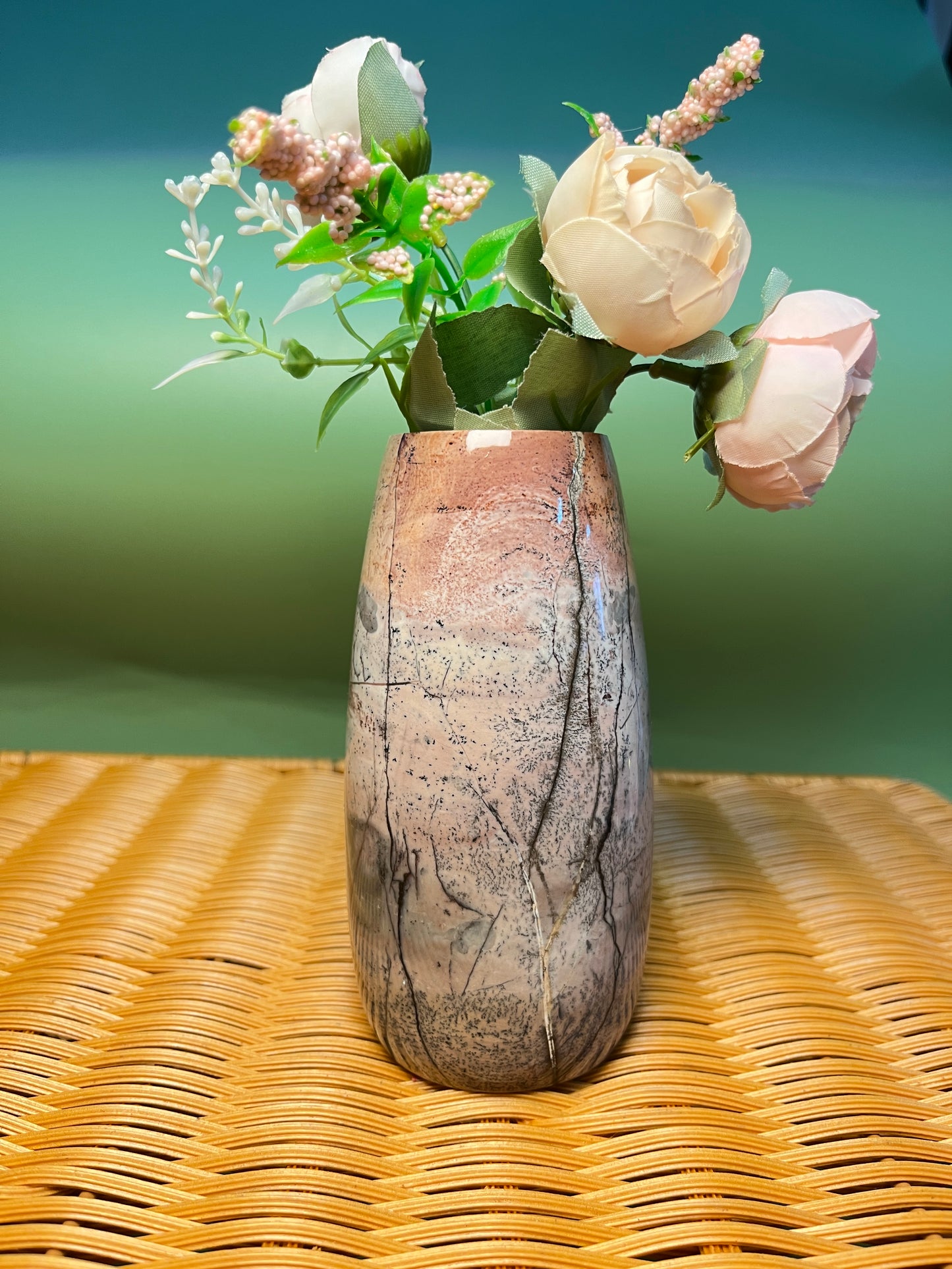 Picture jasper vase F1003