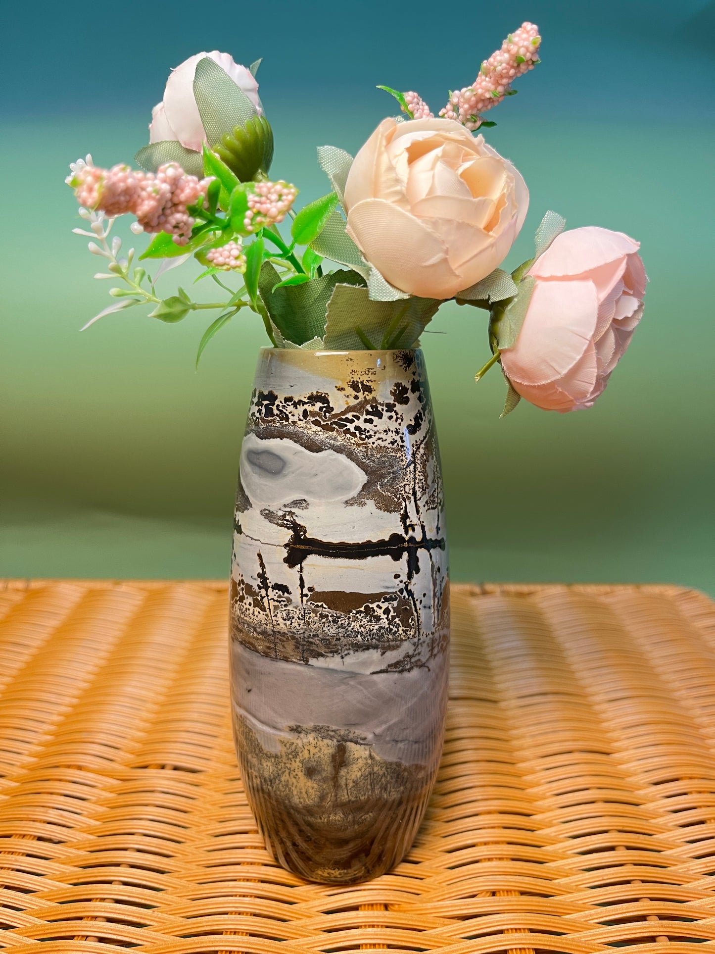 Picture jasper vase F1004