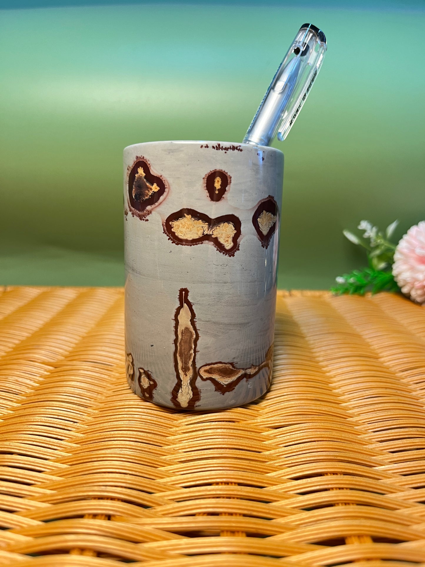 E1009 Picture jasper pen holder