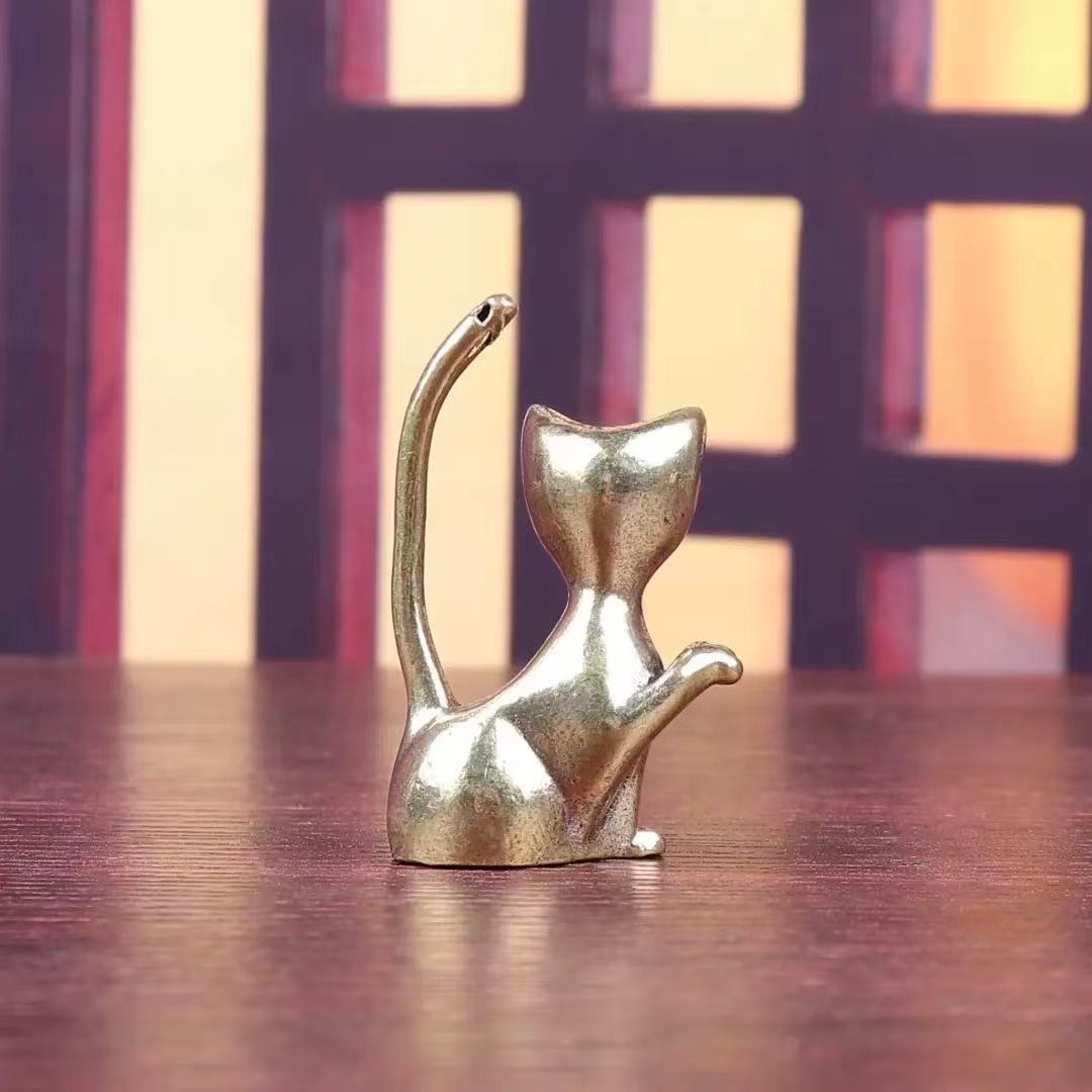 Brass kitty (ring holder)