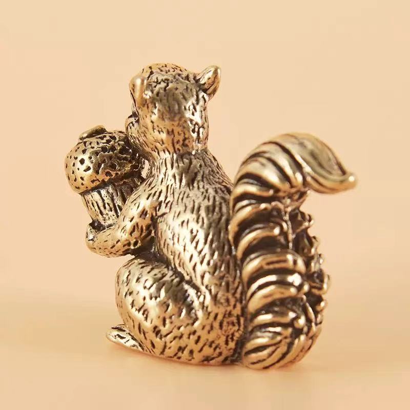 Brass squirrel