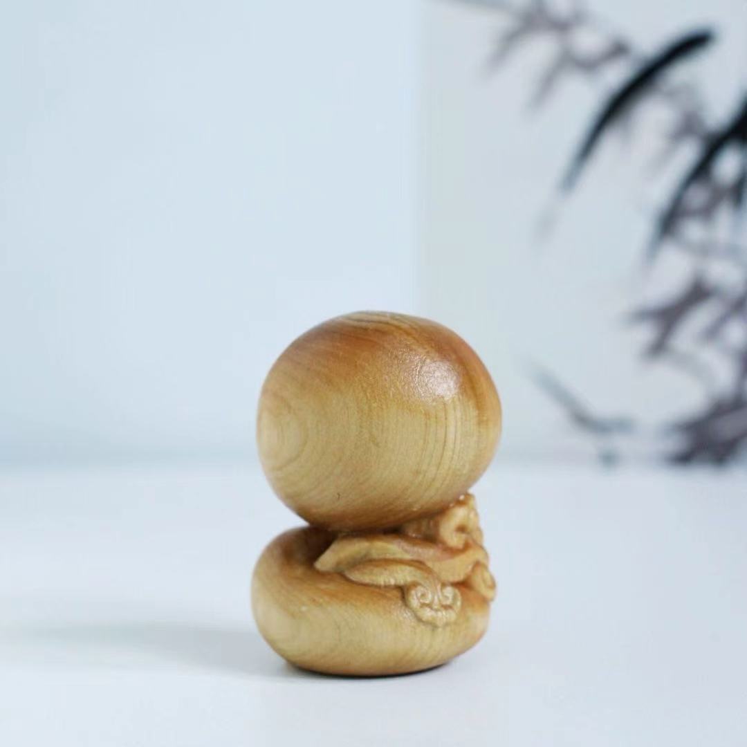 4.5CM Arborvitae wood cute baby snake