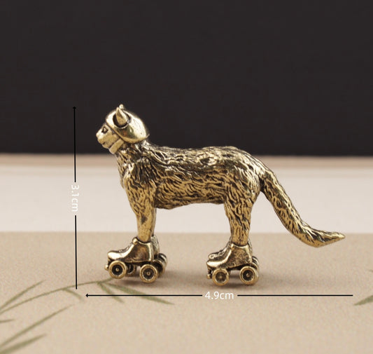 Brass skiing kitty