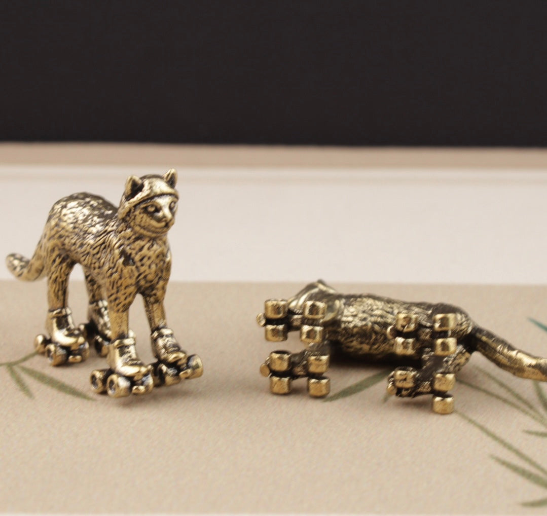 Brass skiing kitty