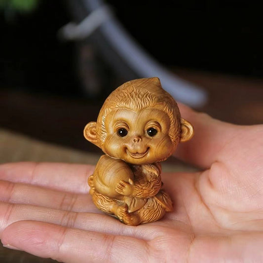 4.5CM Arborvitae wood monkey holding peach