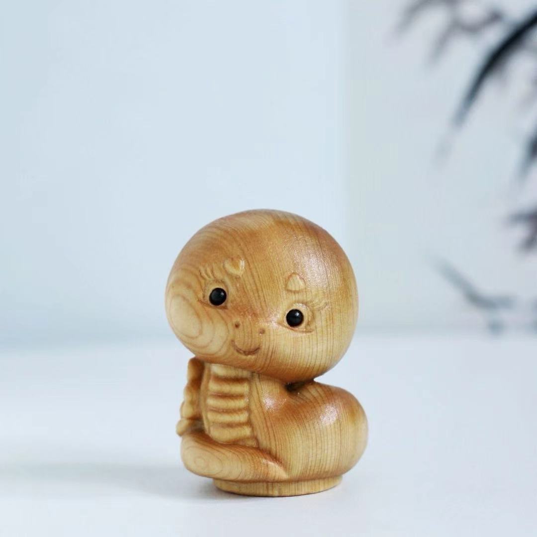 4.5CM Arborvitae wood cute baby snake